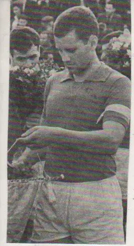 вырезки из журналов футбол нападающий В. Понедельник сб. СССР и СКА Р/Д 1966г.