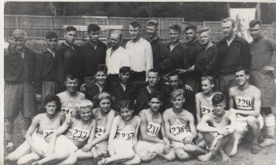 фото футбол коллектив участников 2-й спартакиады НКПС Красноярск г.Москва 1945г
