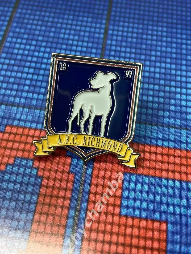 значок фк Ричмонд (Англия) клуб из сериала.!