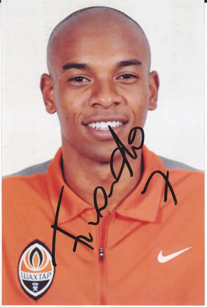 Футбол. Фернандиньо - Оригинальный автограф (Шахтёр Манчестер Сити)