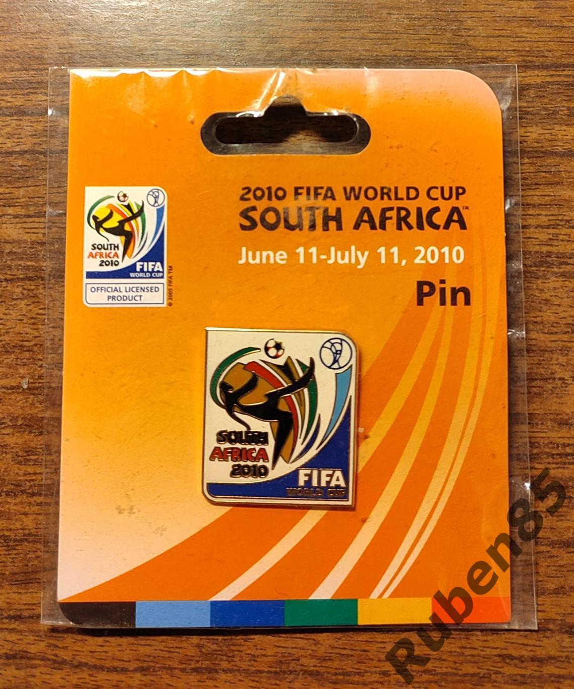 Значок Чемпионат Мира 2010 ЮАР • Официальный в упаковке.