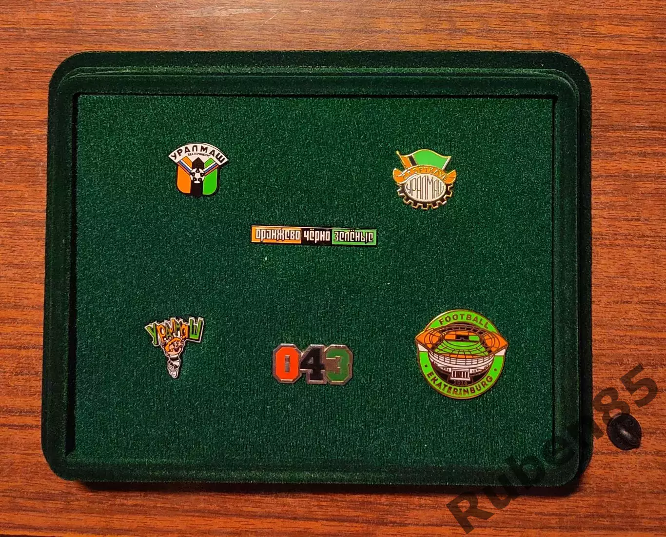 Футбол. Набор фанатских значков УРАЛМАШ Екатеринбург (043)