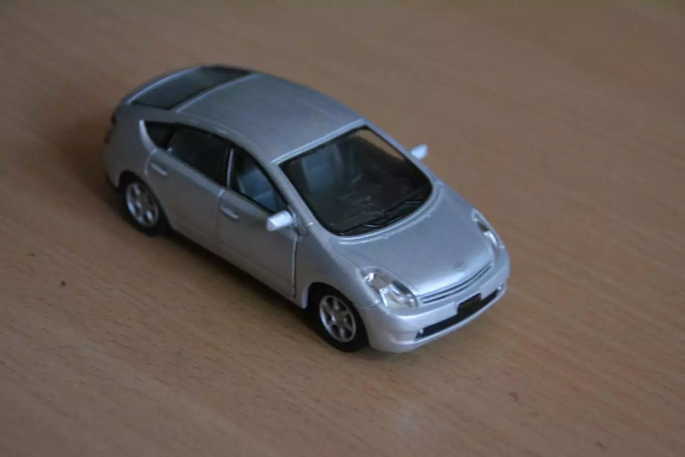 Модель. Toyota Prius / KINSMART