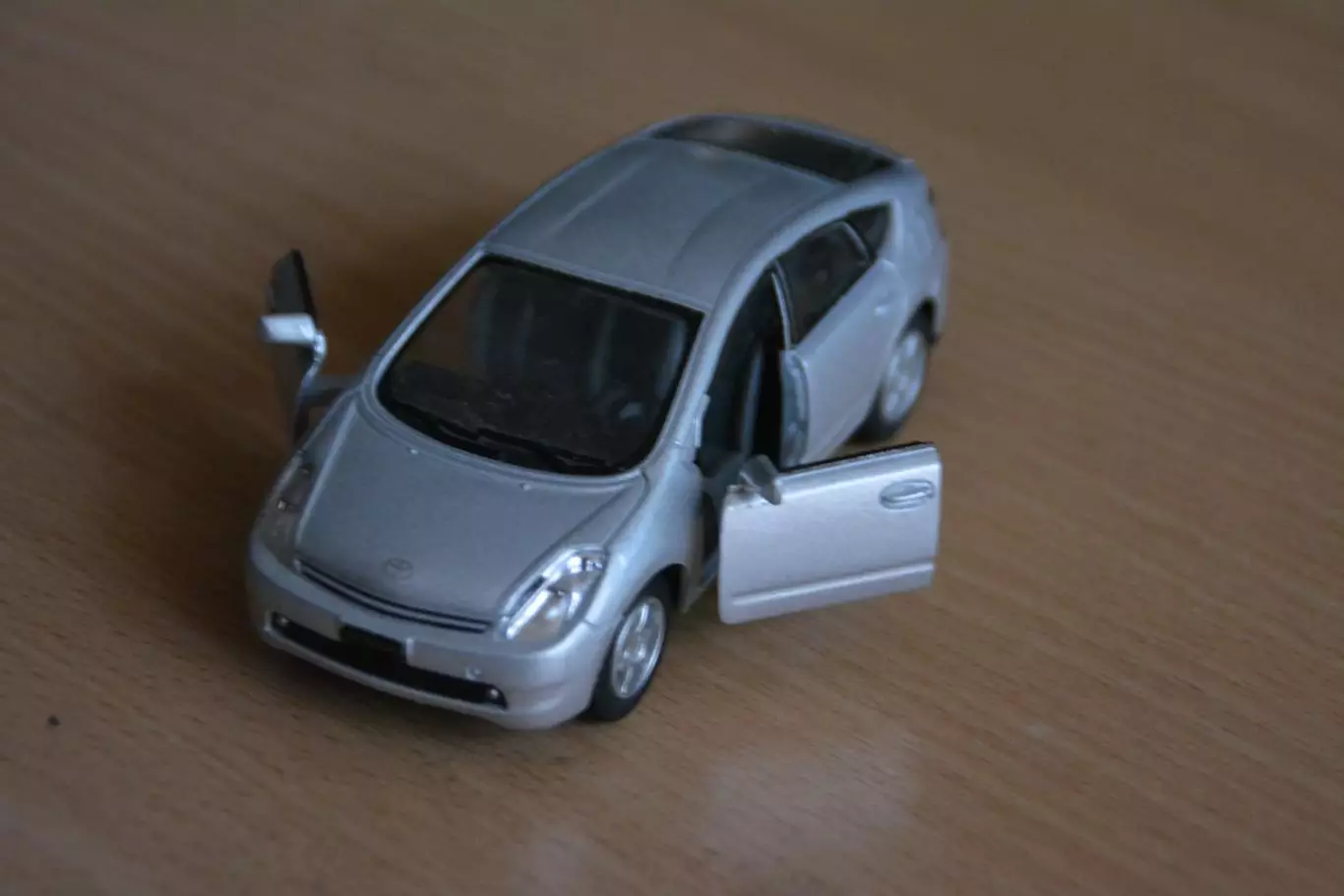 Модель. Toyota Prius / KINSMART 1