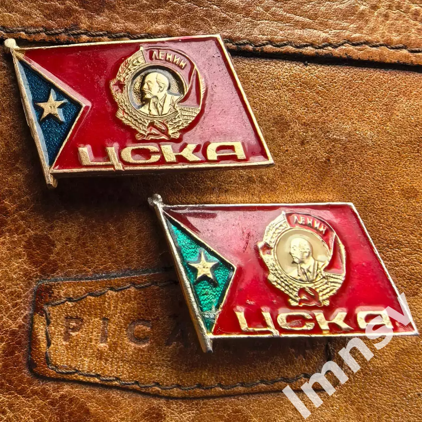 ЦСКА два значка с орденом Ленина (продаётся пара)