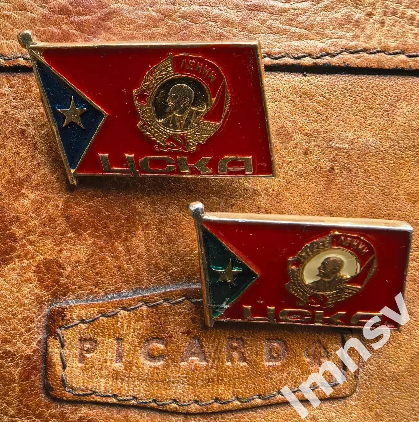 ЦСКА два значка с орденом Ленина (продаётся пара) 1