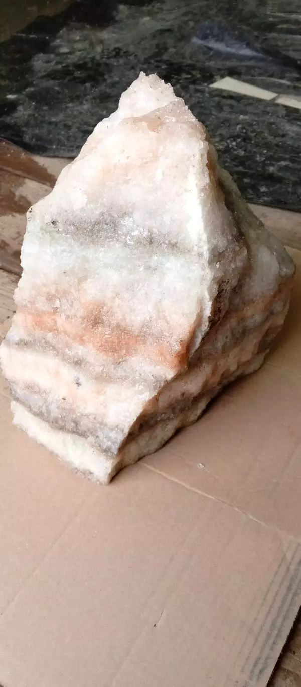 Кусок соли красивый(озеро Баскунчак)