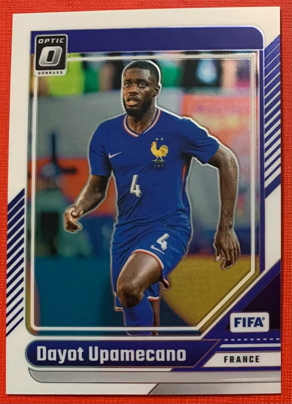 Карточка Дайо Упамекано Франция