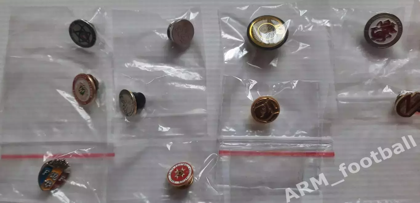 Официальные 26 значков федерации и клубы. Одним лотом 4