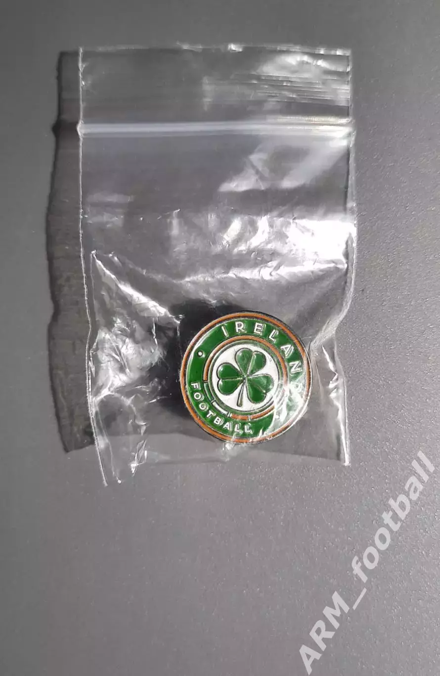 Официальные 26 значков федерации и клубы. Одним лотом 5