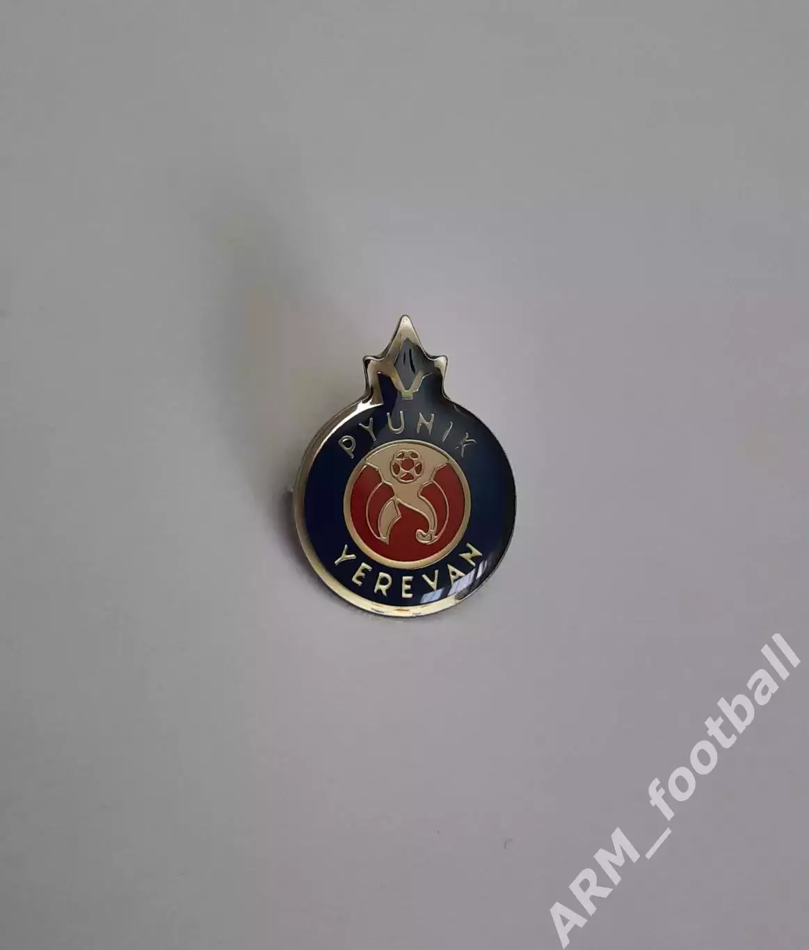АKЦИЯ до 31.12.2025 Официальный значок ФK ПЮHИK (Eреван Армения) синий маленький