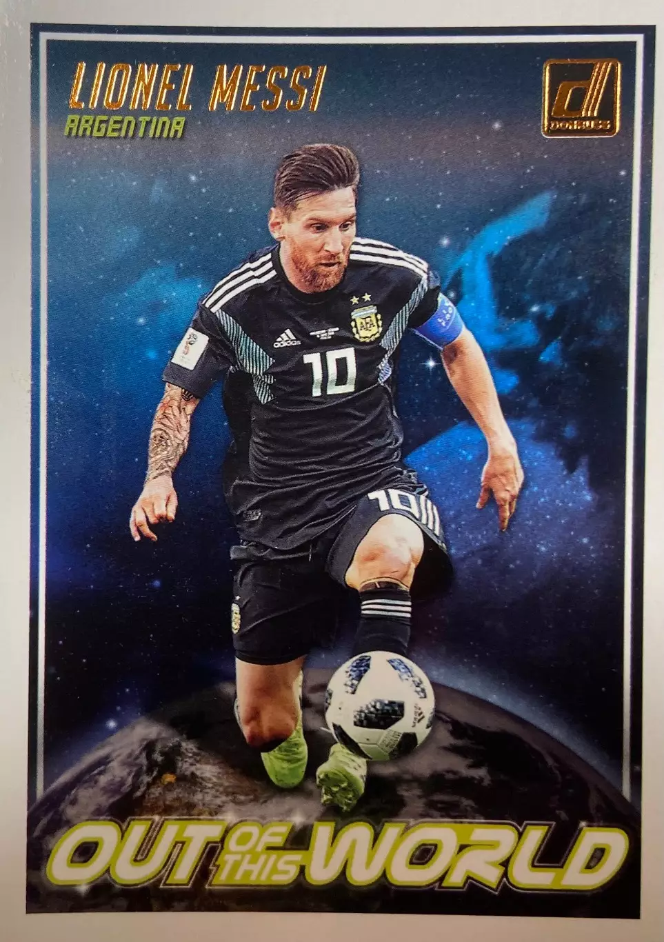 Карточка Лионель Месси Аргентина, Барселона, Пари Сен-Жермен/ПСЖ Panini 2018-19