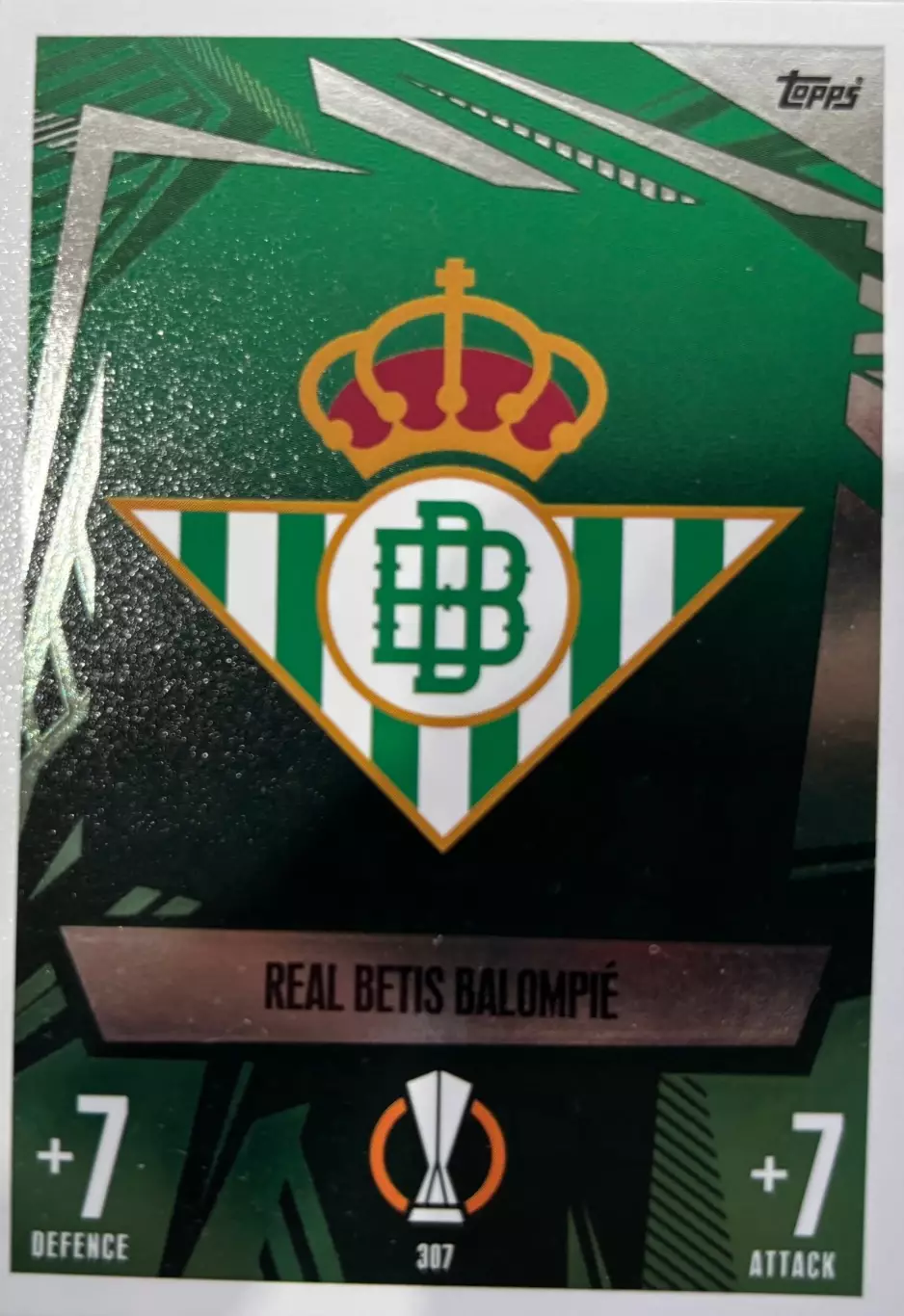 Футбол. Карточка Club Badge Real/Логотип Реал Бетис Лига Европы 2023-24 TOPPS