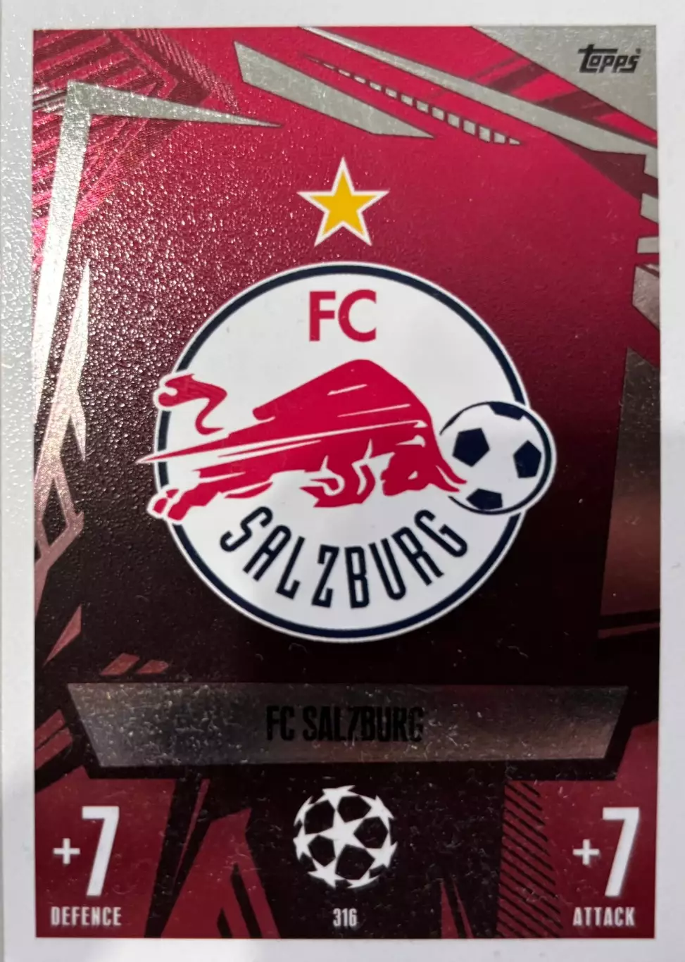 Футбол. Карточка Логотип/Эмблема Ред Булл Зальцбург Лига Чемпионов 2024-25 TOPPS
