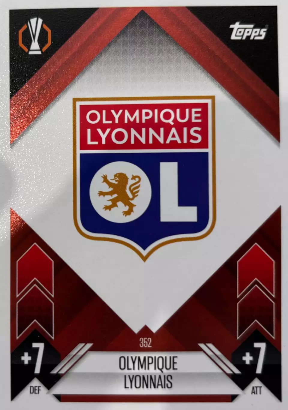 Футбол. Карточка Логотип/Эмблема Lyonnais/Олимпик Лион Лига Европы 2024-25 TOPPS