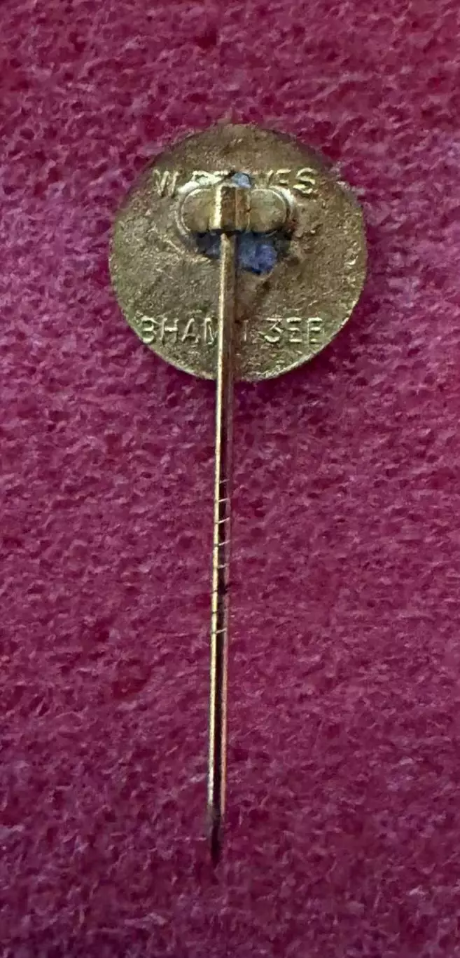 Знак Федерация футбола Ирландия.Производитель W.Reeves & Co Ltd. 2