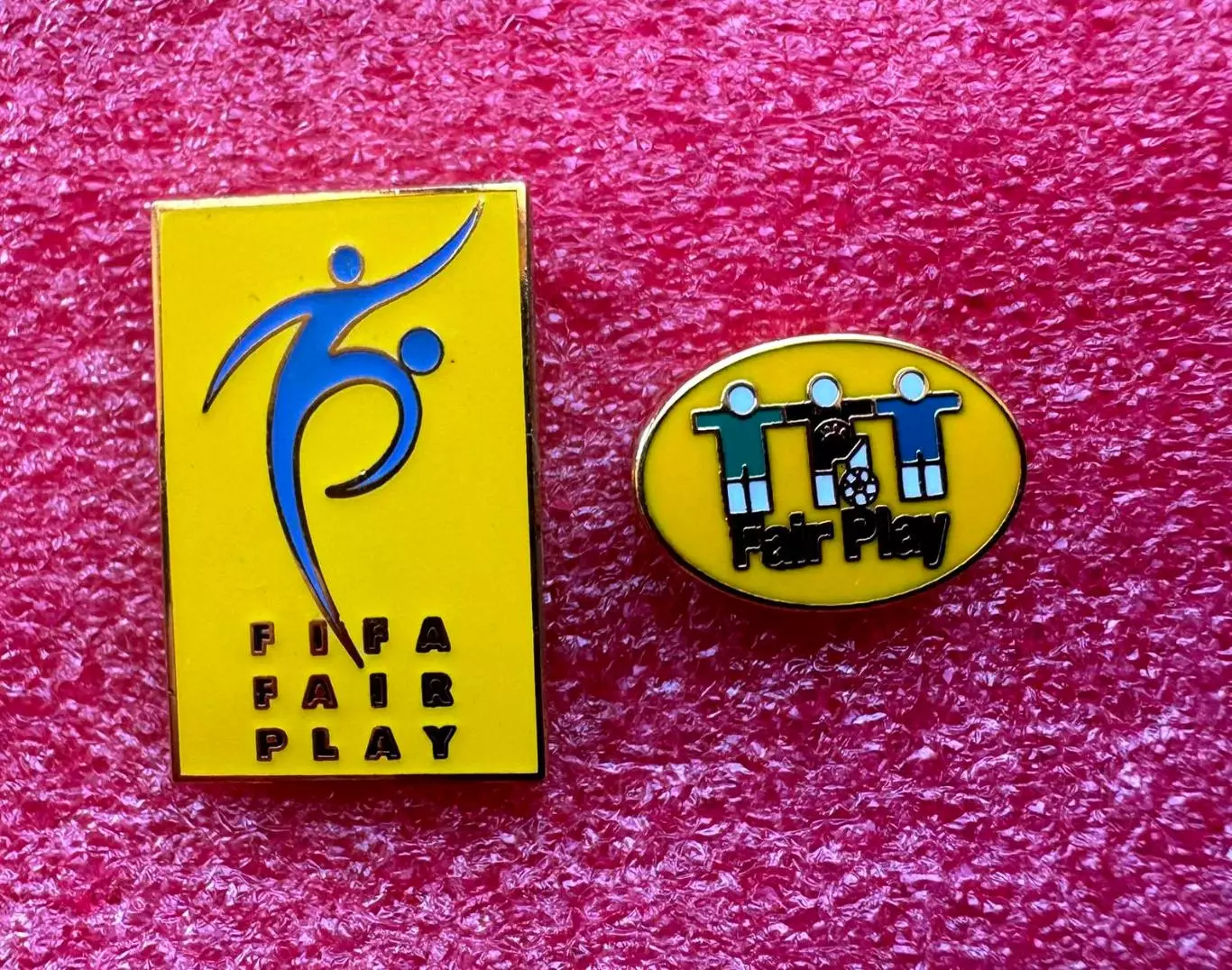 2 знака FIFA Fair Play Международная Федерация футбола.