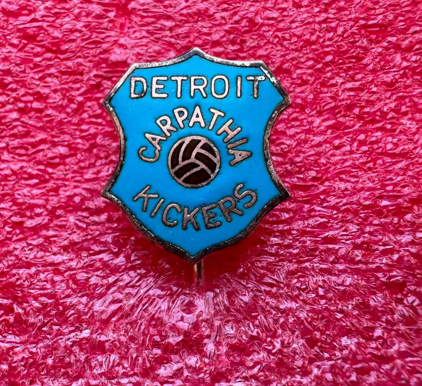 Знак Detroit Carpathia Kickers США.