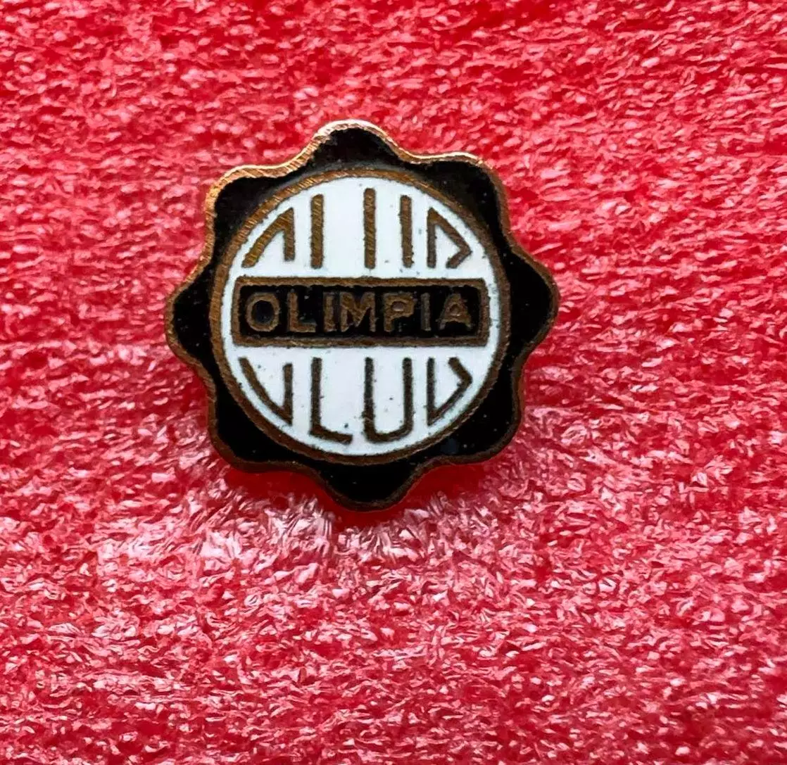 Знак футбольный клуб Олимпия Асунсьон Парагвай. 1