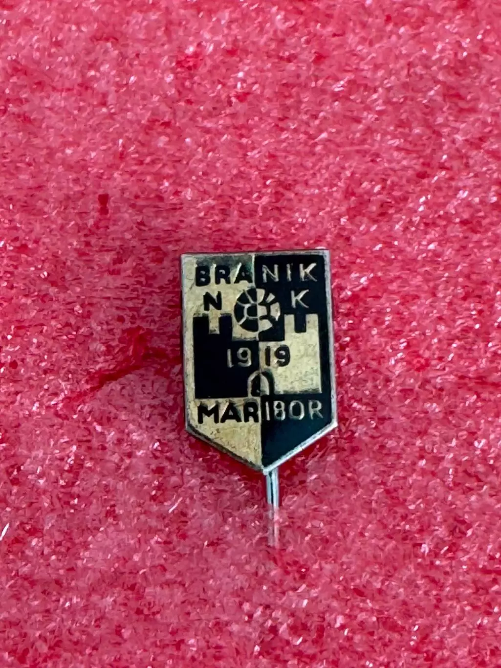Знак футбольный клуб Браник Марибор Югославия.