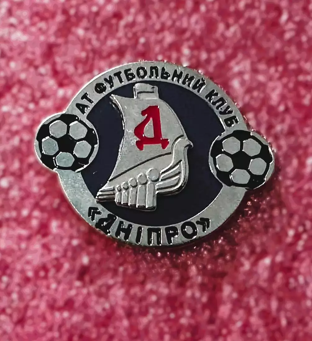 Знак футбольный клуб Днепр Днепропетровск.