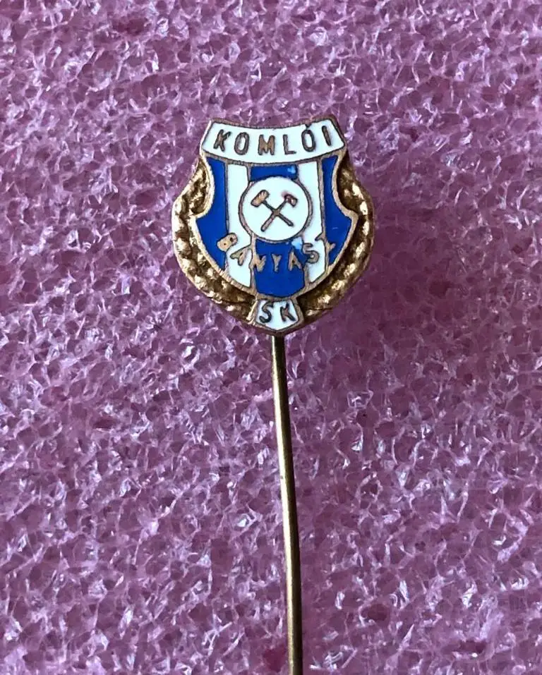 Знак футбольный клуб Баньяс Комлои Венгрия. 2