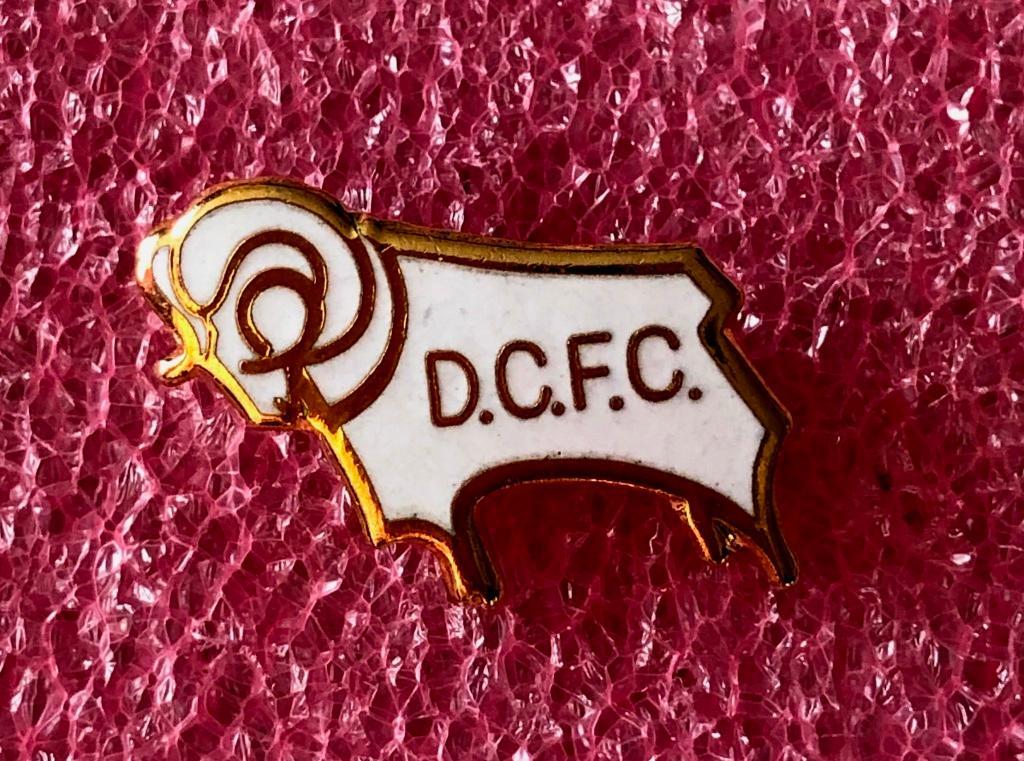 Знак футбольный клуб Дерби Каунти Англия.