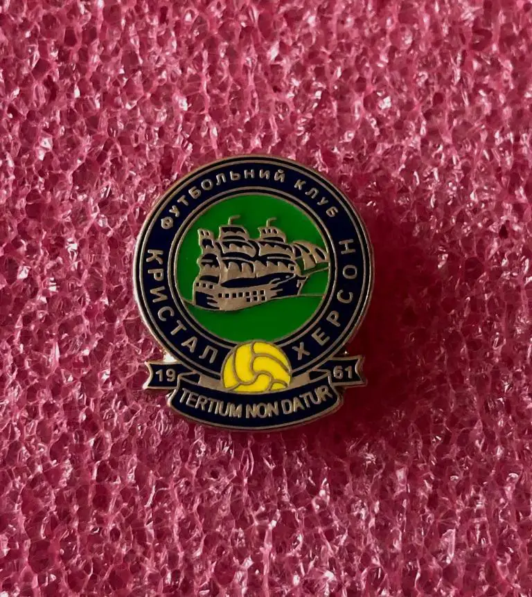 Знак футбольный клуб ФК Кристалл Херсон Украина.
