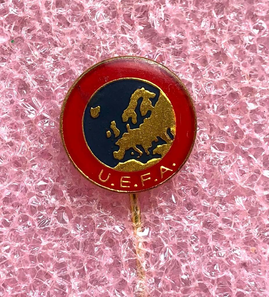 Знак УЕФА Союз Европейских Футбольных Ассоциаций.