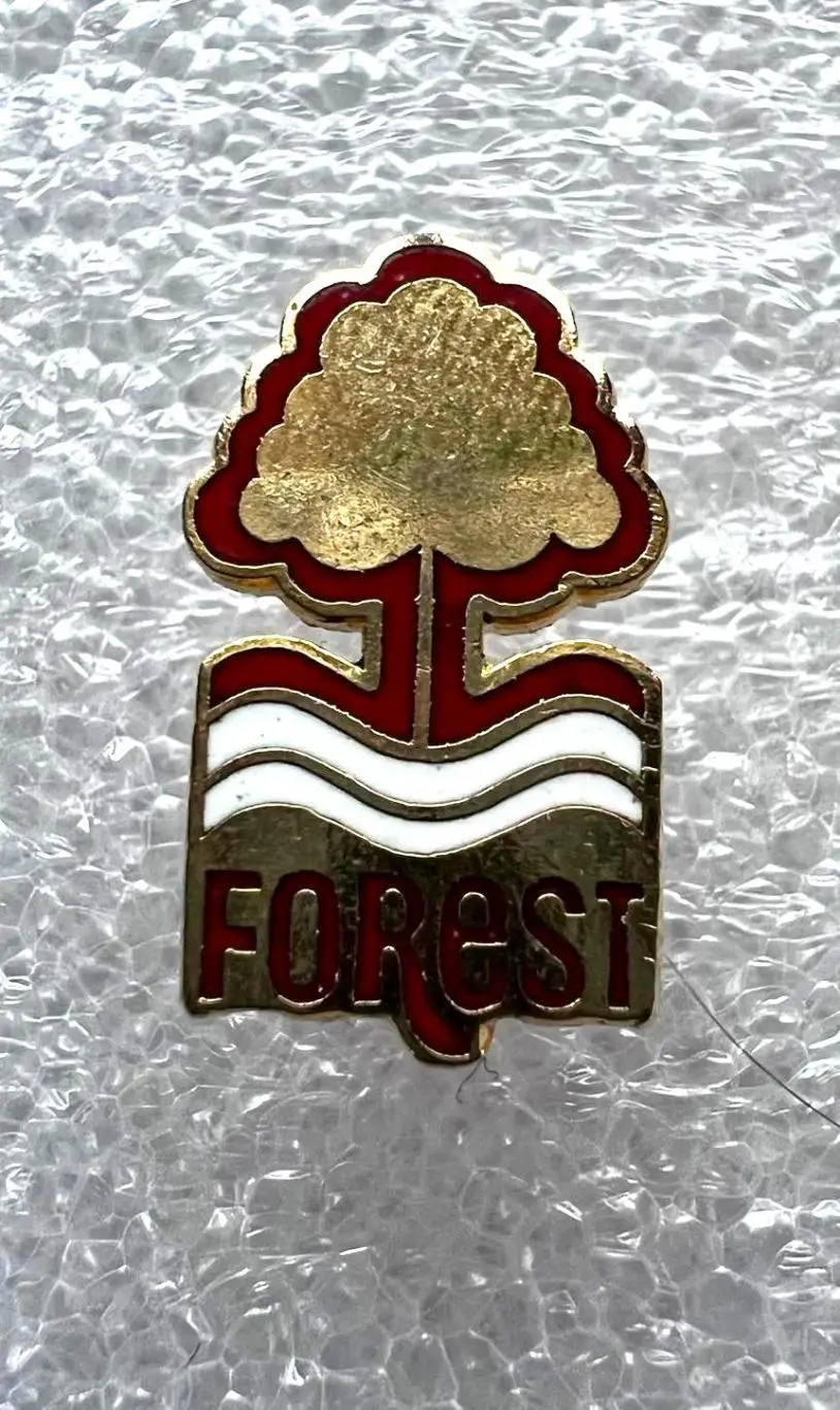 Знак футбольный клуб Ноттингем Форест Англия. 1