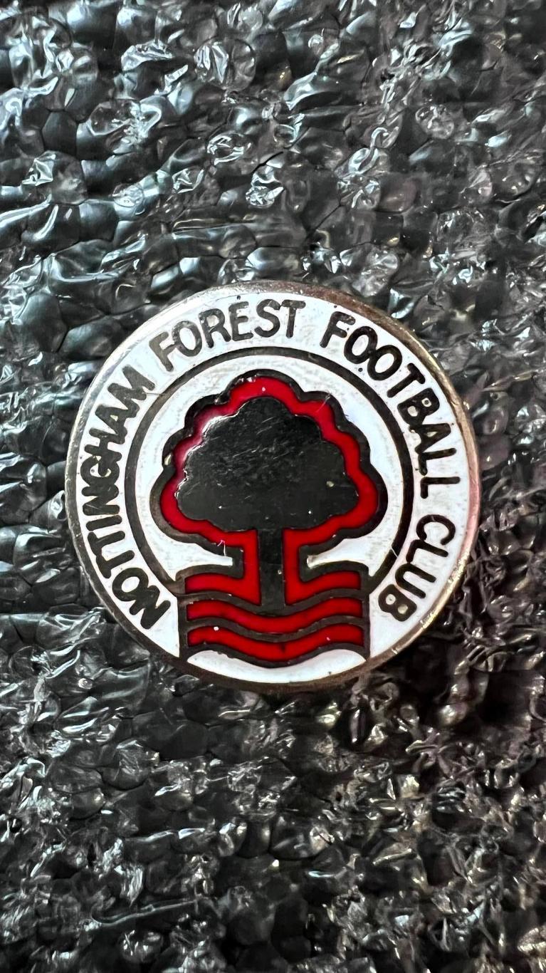 Знак футбольный клуб Ноттингем Форест Англия.