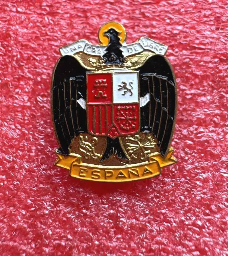 Знак Герб Испании времен правления режима Франко.