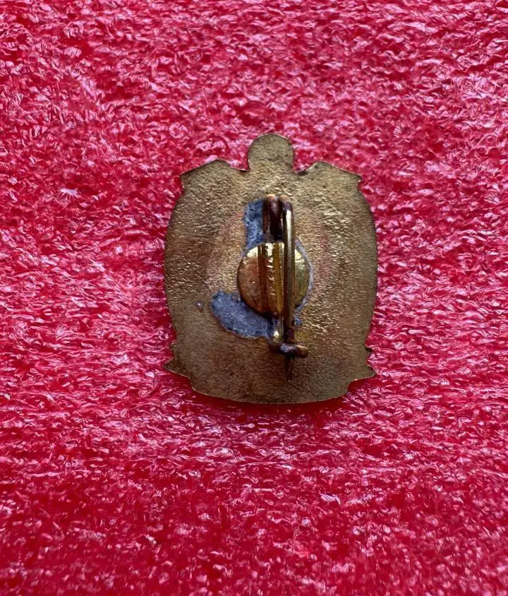 Знак Герб Испании времен правления режима Франко. 1