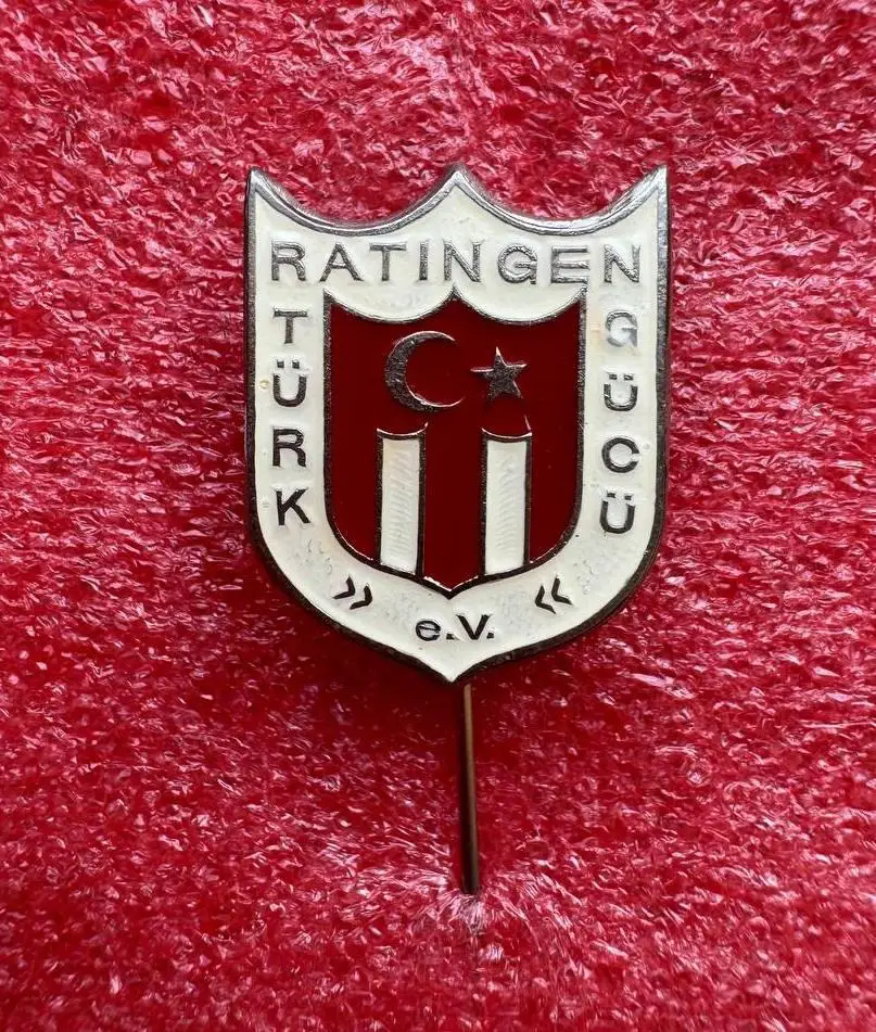 Знак футбольный клуб Turkgucu Ratingen Германия.