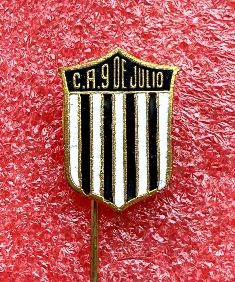 Знак футбольный клуб CA 9 de Julio (Rafaela) Аргентина.