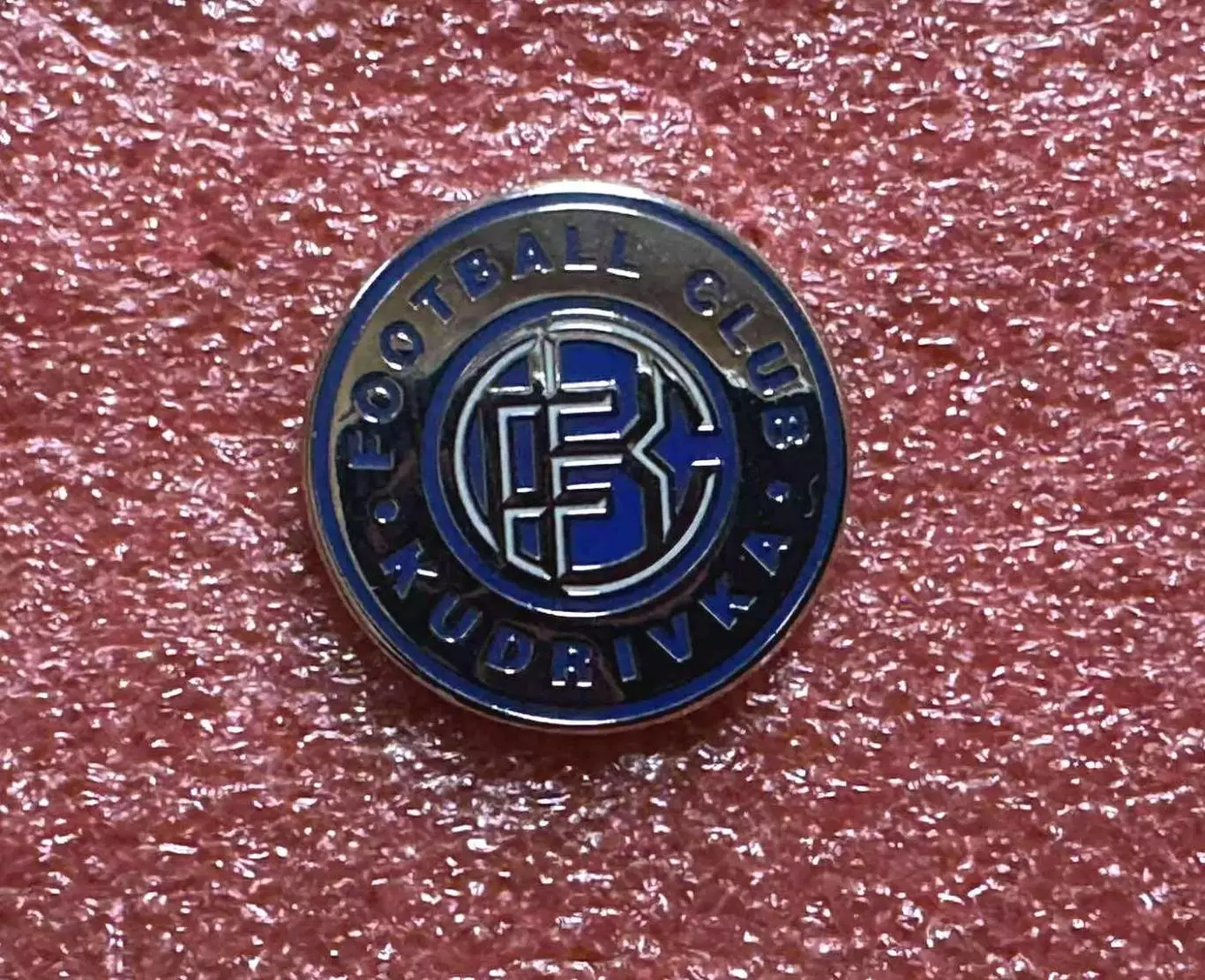 Знак футбольный клуб Кудрівка Украина.