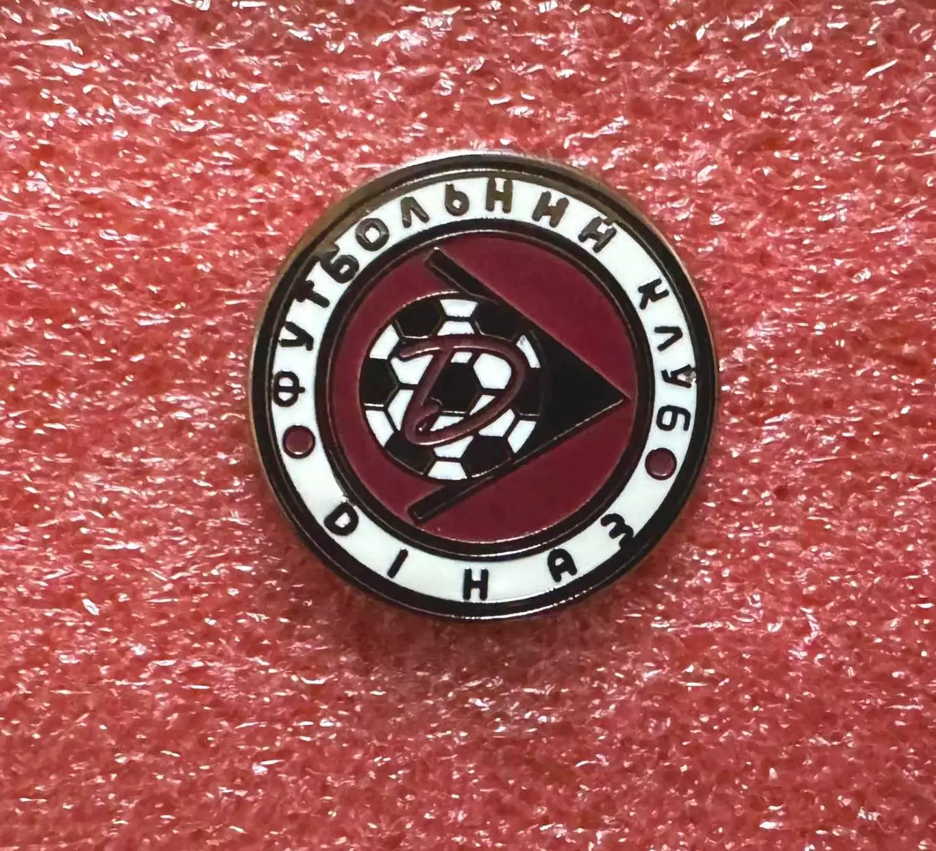 Знак футбольный клуб Диназ Вышгород Украина.