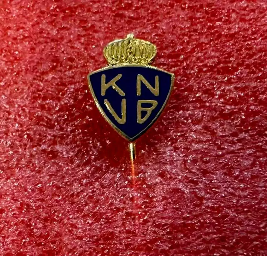 Знак Федерация футбола Нидерланды.