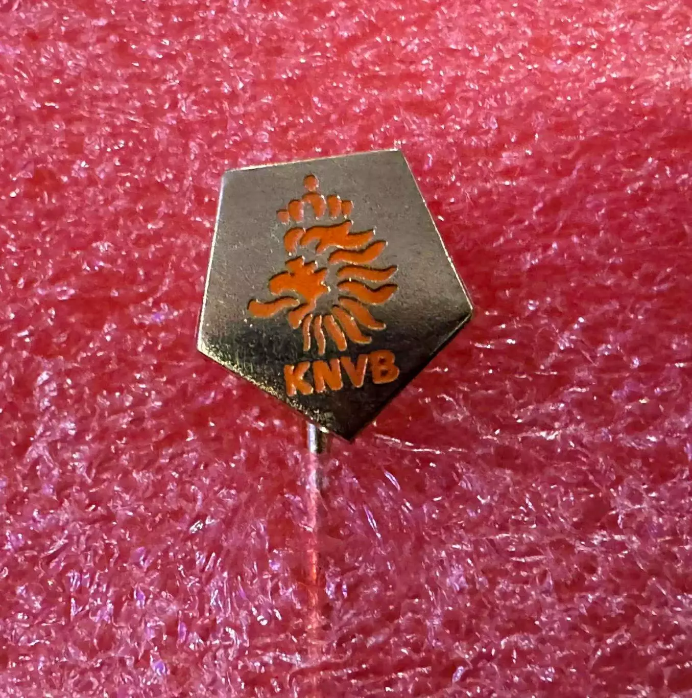 Знак Федерация футбола Нидерланды.