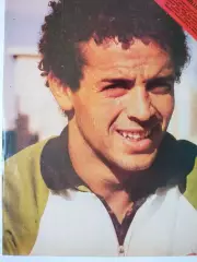 Из журнала Кепеш спорт Венгрия футболист сборной Алжира - Лахдар Беллуми