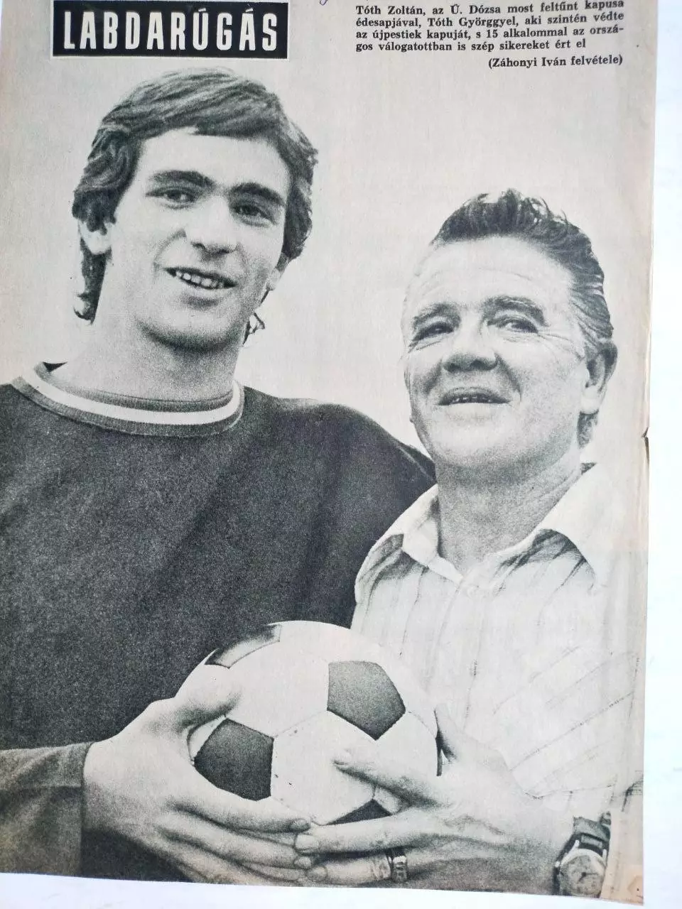 Из журнала LABDARUGAS футболист Тота Золтан с отцом Венгрия
