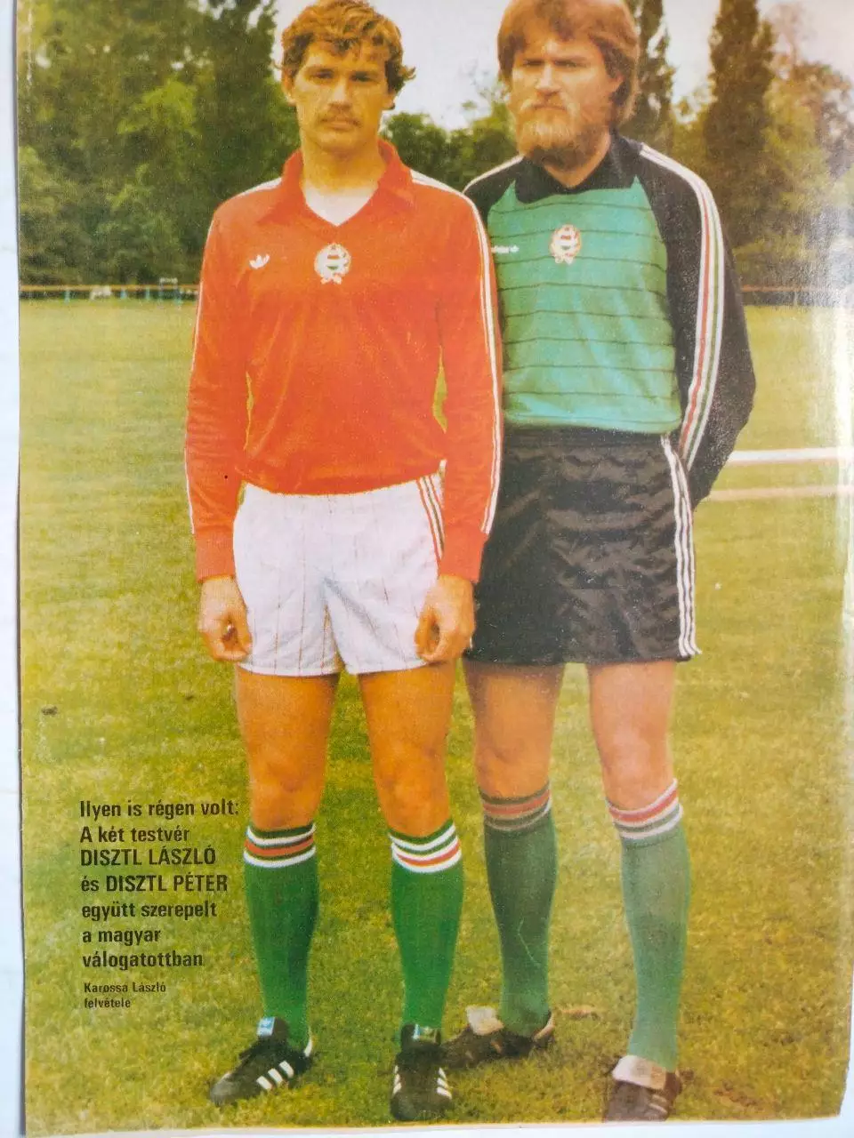 Из журнала LABDARUGAS футболисты братья Ласло и Петер Дистль Венгрия