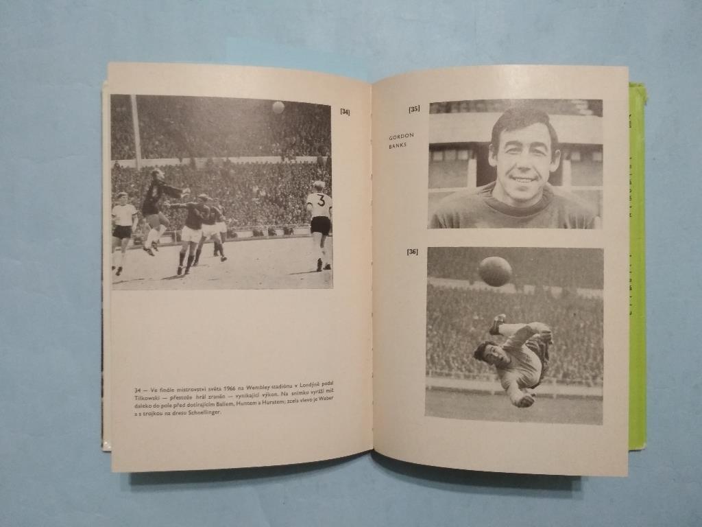 Ve fotbalove brance В футбольной гонке О лучших вратарях мира 1972 год 4