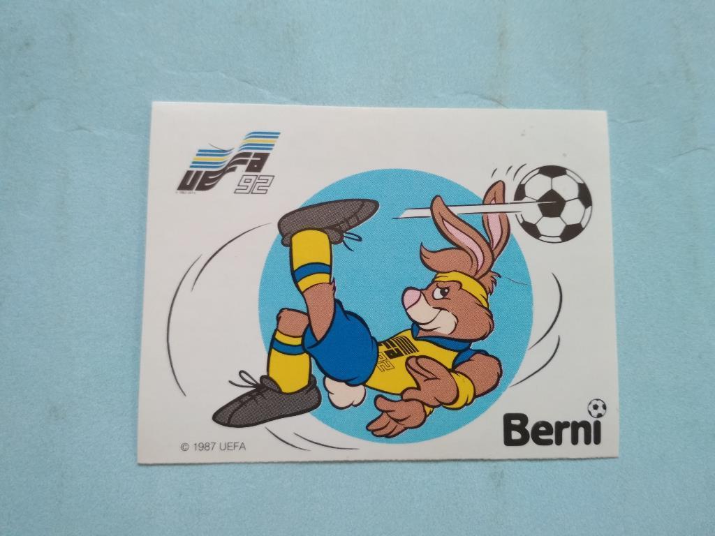 Наклейка ЧЕ - 1992 год PANINI - BERNI MASCOT № 257