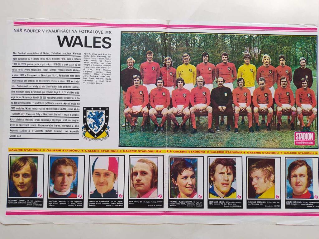 Из журнала Стадион Чехословакия 70-е г. - футбольная сборная Уэльс разворот