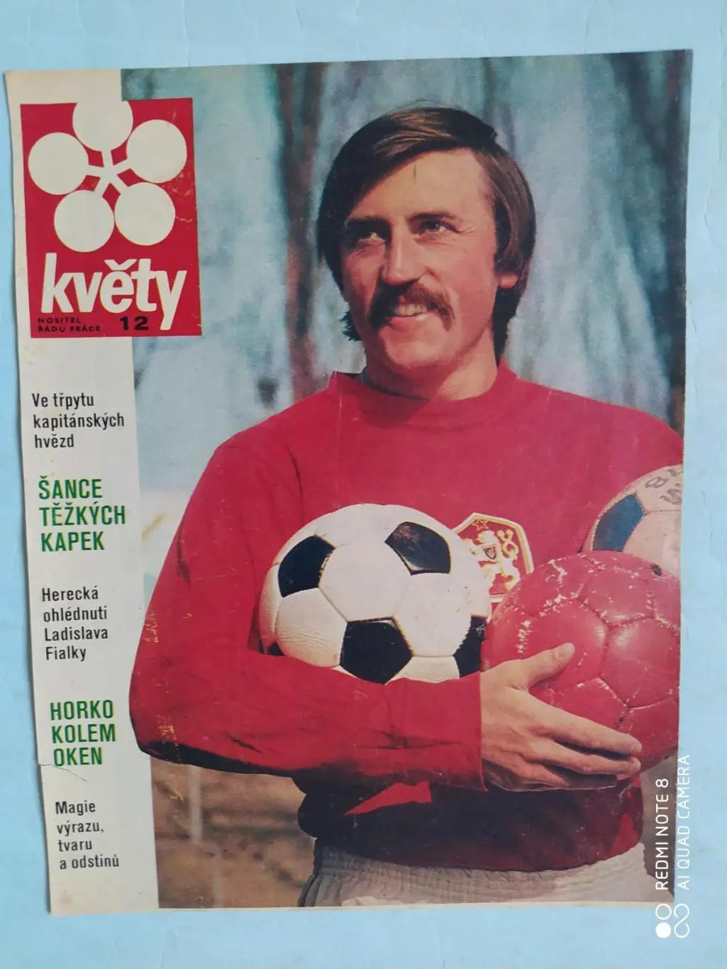 Обложка иностранного журнала - футболист Антонин Паненка Чехословакия