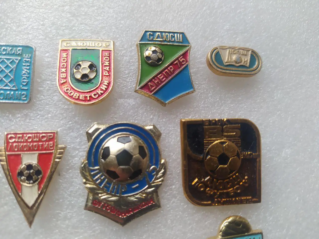 Подборка знаков ДЮСШ Футбол -Днепр,Челябинск,Фрунзе и др.12 знаков одним лотом 2