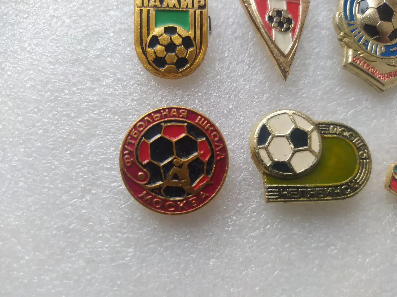 Подборка знаков ДЮСШ Футбол -Днепр,Челябинск,Фрунзе и др.12 знаков одним лотом 3