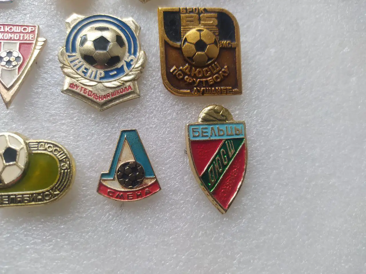 Подборка знаков ДЮСШ Футбол -Днепр,Челябинск,Фрунзе и др.12 знаков одним лотом 4