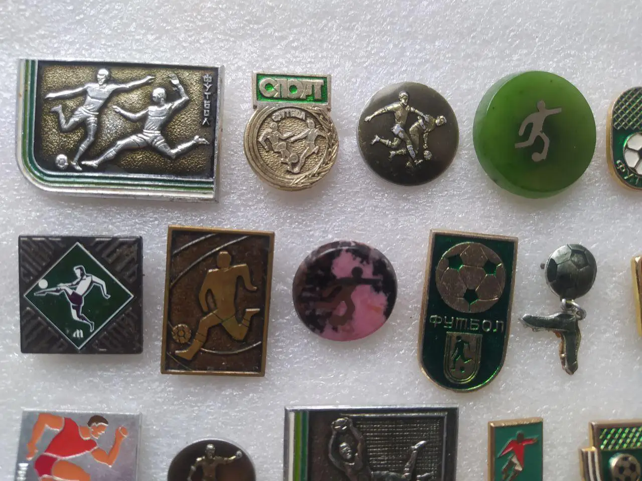 Подборка знаков Футбол,футболист,футболисты одним лотом 40 знаков период СССР 1